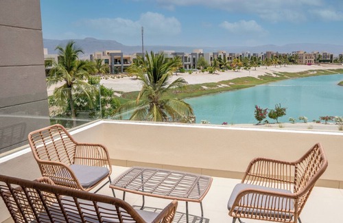 Salalah Apartment | Elegant Lagoon View with Balcony