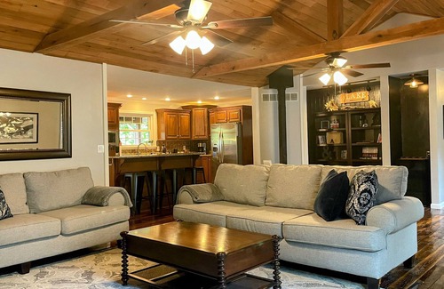 Chaplin Cabin | Elegant Lake Cabin on the Bourbon Trail; Hot Tub, Kayaks