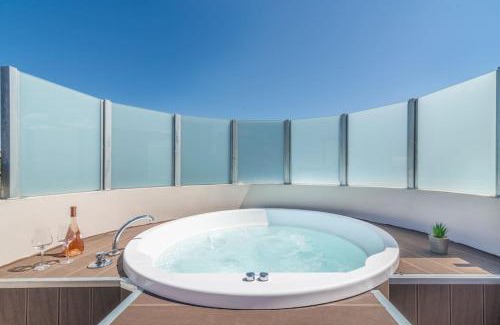 Agios Dimitrios Apartment | Elegant Loft with Jacuzzi