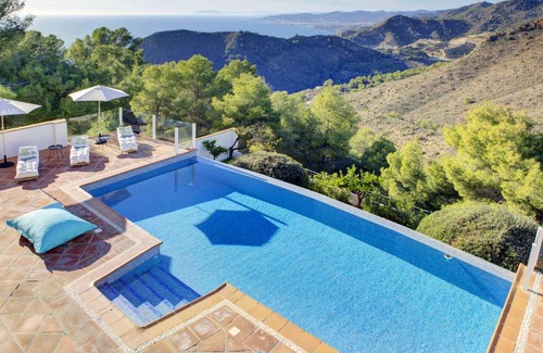 Almunecar Villa | Elegant Luxury Villa with Stunning Mediterranean Views