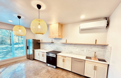 Peoplestown House | Elegant Modern Scandinavian Compound HOT TUB 12 bedrooms 6 bath Atlantan