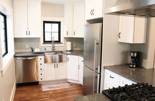Buena Vista House | Elegant Mountain Farmhouse STR-114