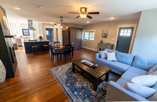 Buena Vista House | Elegant Mountain Farmhouse STR-114