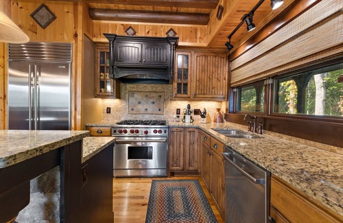 Boone Cabin | Elegant Mountain Lodge with Beautiful Sunsets