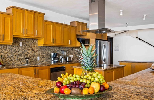 Conchas Chinas House | Elegant multi-level penthouse with rooftop Jacuzzi, bay views, pool & game room