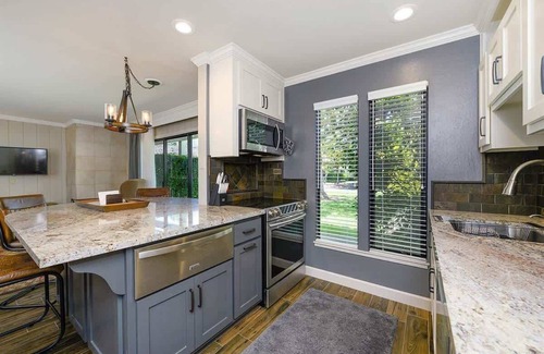 Napa Condo | Elegant Napa Retreat | Luxe Beds & Prime Location