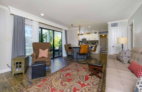 Napa Condo | Elegant Napa Retreat | Luxe Beds & Prime Location