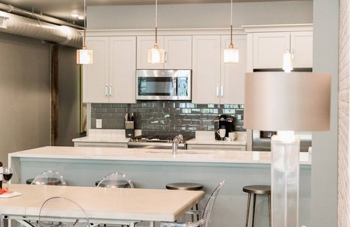 Central Business District Hotel | Elegant New Orleans Gem: Prime CBD Location Steps from French Quarter