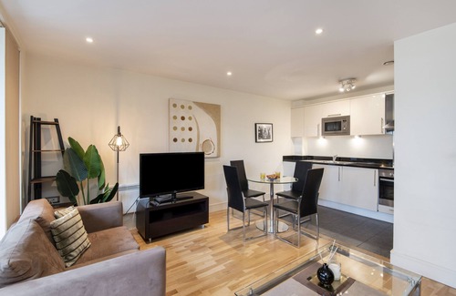Cathedrals Apartment | Elegant One Bed Serviced Apartment in Waterloo near Southwark by MySquare