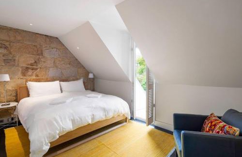 Paddington House | Elegant Paddington Sandstone Cottage with Parking