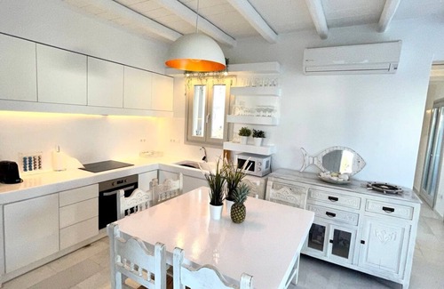 Logaras Villa | Elegant Paros Villa | Villa Nefeli | 4 Bedrooms | Private Pool