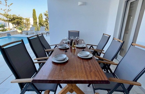 Logaras Villa | Elegant Paros Villa | Villa Nefeli | 4 Bedrooms | Private Pool