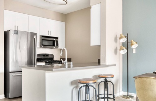 Pasadena Apartment | Elegant Pasadena 1BR w/Gym & Pool, nr Colorado Ave, by Blueground