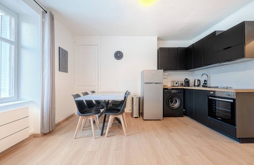 Limoges Apartment | Elegant renovated apartment in Limoges, near train station!