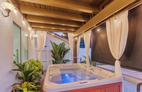 Southwestern Sacramento House | Elegant Retreat- Sleep 10-Boho Dome Lounge-Hot Tub-Games-Golf-Serene Getaway