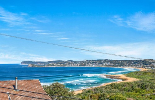 Forresters Beach House | Elegant Sea-facing Home with Fantastic Views