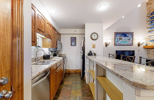 Vail Condo | Elegant, ski-in/out condo w/fireplace, fast WiFi, shared pool/hot tubs/laundry