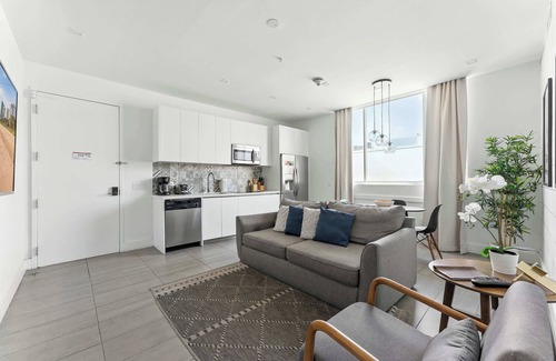 Flamingo/Lummus Apartment | Elegant SoBe 2 Bedroom Apartment