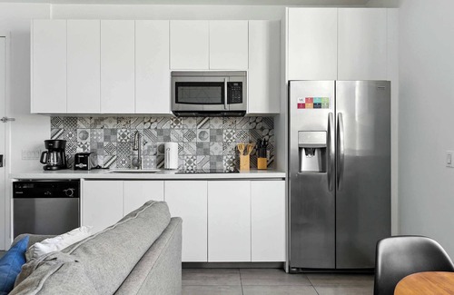 Flamingo/Lummus Apartment | Elegant SoBe 2 Bedroom Apartment