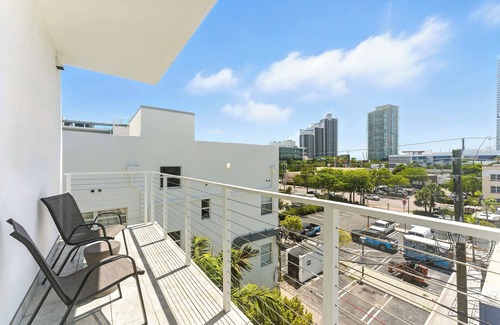 Flamingo/Lummus Apartment | Elegant SoBe 2 Bedroom Apartment