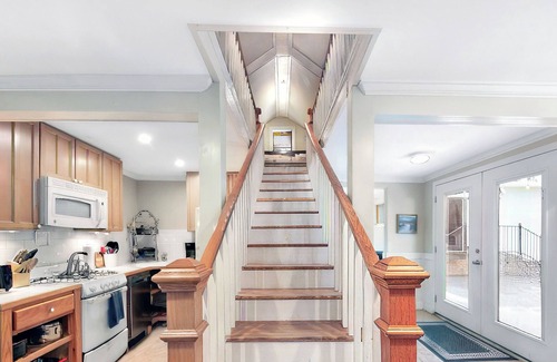 Brunswick Cottage | Elegant Southern Cottage/Downtown Pied-a-Terre near Island Beaches
