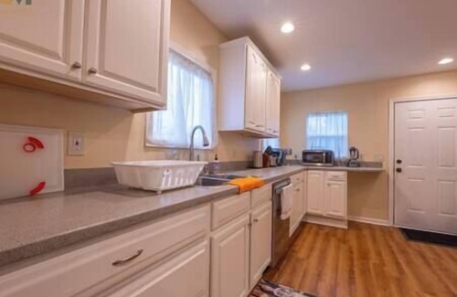 Eastside House | Elegant & Spacious Tacoma Gem