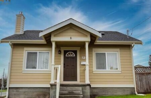 Eastside House | Elegant & Spacious Tacoma Gem