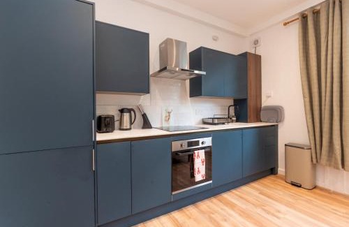 Twickenham Riverside Apartment | Elegant St Margarets 1BR near Transport London Pass the Keys