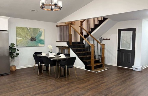 Fairburn House | Elegant Stay: Cozy, Chic & Luxe
