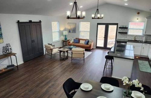 Fairburn House | Elegant Stay: Cozy, Chic & Luxe
