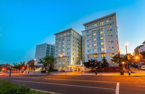 Kalorama Heights Hotel | Elegant Stay with Onsite Dining & In-Room Spa Services in Heart of D.C.