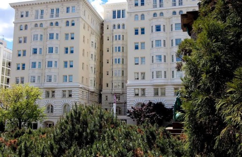 Kalorama Heights Hotel | Elegant Stay with Onsite Dining & In-Room Spa Services in Heart of D.C.