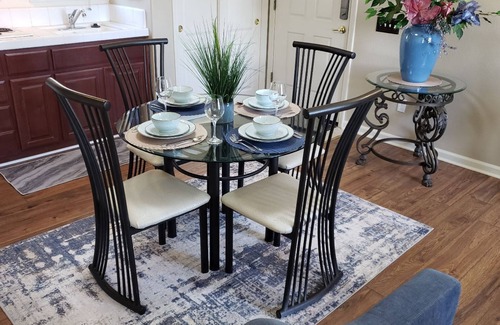 Turlock Apartment | Elegant Studio Apt. House Near Emanuel Hospital