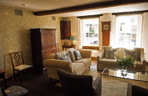 Towcester House | Elegant sumptuously decorated town house located in Towcester, Northamptonshire