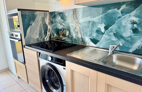 Port Ariane Apartment | Elegant T3, Air conditioning, Parking and Pool,