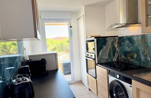 Port Ariane Apartment | Elegant T3, Air conditioning, Parking and Pool,