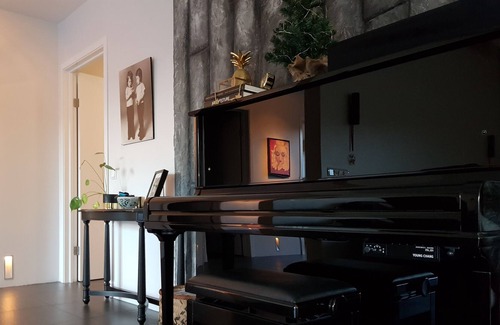 Reykjavik House | Elegant townhouse with hot tub