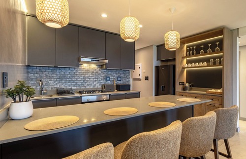 Umhlanga Ridge Apartment | Elegant Umhlanga 2-Bed with Hillside and Ocean Views