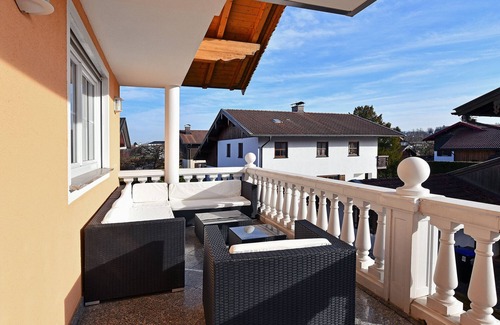 Prien am Chiemsee Apartment | Elegant vacation apartment 100sqm, up to 6 guests, balcony, wellness/sauna