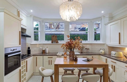 Southend-on-Sea House | Elegant, Victorian End of Terrace Town House