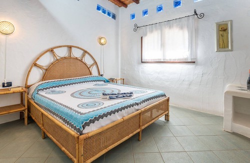 Notteri Villa | Elegant Villa WI-FI FREE with terrace overlooking the sea almost touching the water.