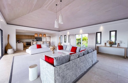 Saint-Francois Villa | Elegant Villa with Private Pool Ocean view