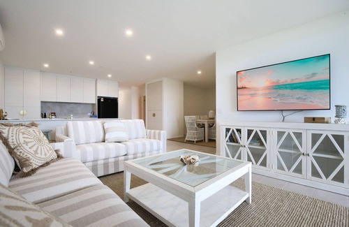 Batemans Bay Apartment | Elegantly Spacious 3-Bed Unit Overlooking the Bay