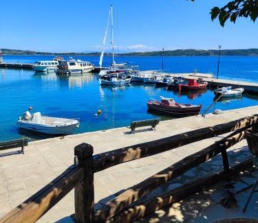 Aristotelis Hotel | elenamou rooms