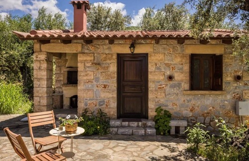 Kardamyli Apartment | Eleonas Houses - Olivia Garden Gem