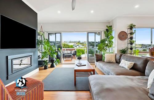 Encounter Bay House | Elevated Coastal Escape Birdsby Day Light by Night