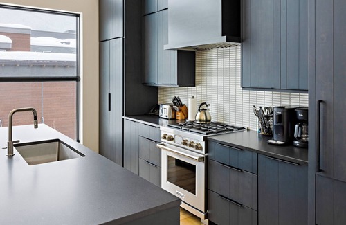 Jackson Condo | Elite Jackson Getaway & Apres-ski Lounge with Fireplace, Mtn Views & Hot Tub