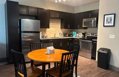 Addison Apartment | Elite Retreat in Addison Circle with Rooftop Pool