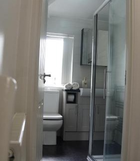 Wyken Apartment | EliteunseenSuites 2 Bedroom Beautiful Semi Detached House - Private Parking