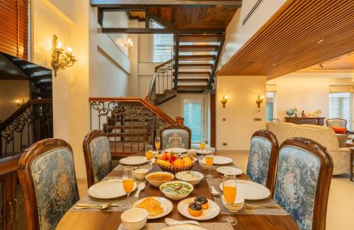 Kasauli Villa | ELIVAAS privé The Royce Orchid 4 BHK Hilltop Villa With Jacuzzi, Steam Room, Private Pool & Hill Views
